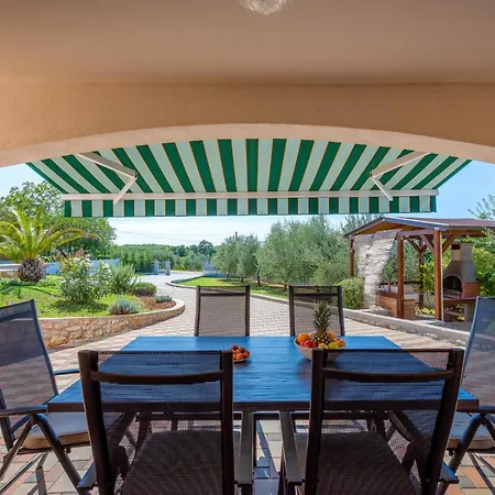Holiday home Awesome In With Wifi Radmani